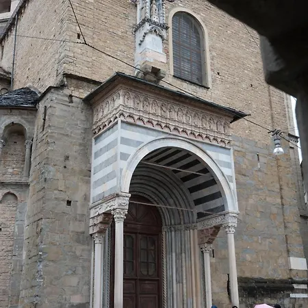 Domus Santa Croce * بيرغامو